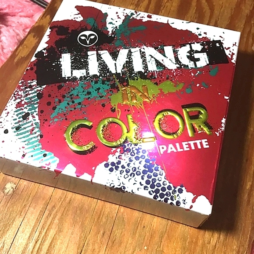 New never used living in colour hank and Henry pal